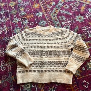 Excellent condition sweater.  Perfect for those cold winter months!!
